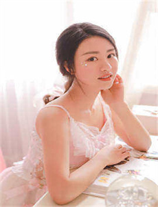 美女尿尿