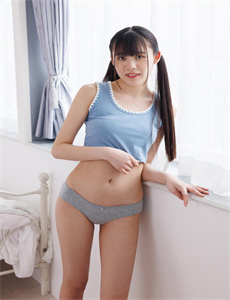 爸爸前面开车我抱着妈妈去姥姥家